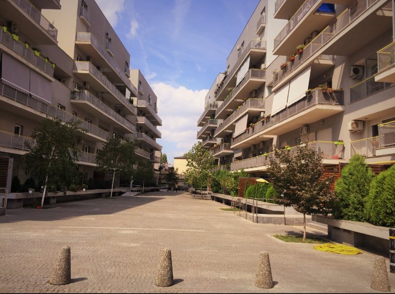 Parcul Carol, Serena Apartaments, Proprietar